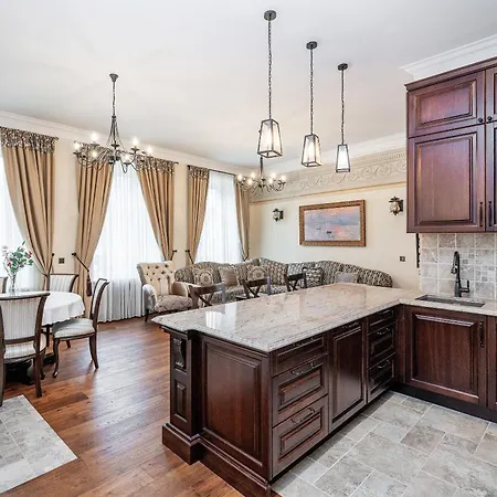 Luxury And Unique Pilies Street 2 Bedroom شقة