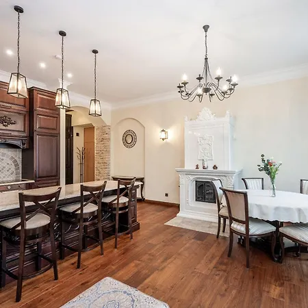 Luxury And Unique Pilies Street 2 Bedroom וילנה
