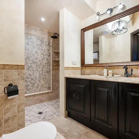 Luxury And Unique Pilies Street 2 Bedroom