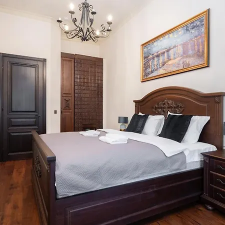 Luxury And Unique Pilies Street 2 Bedroom Apartament Wilno